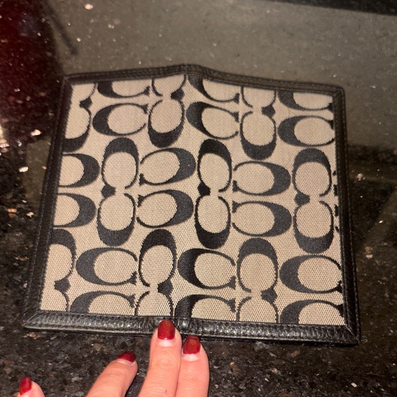 Coach Black and Cream Signature Wallet Checkbook cover. NWOT. - Picture 5 of 6